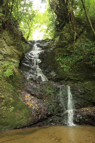 Maenosoubiki Falls