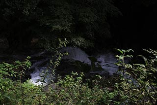 洞鳴の滝